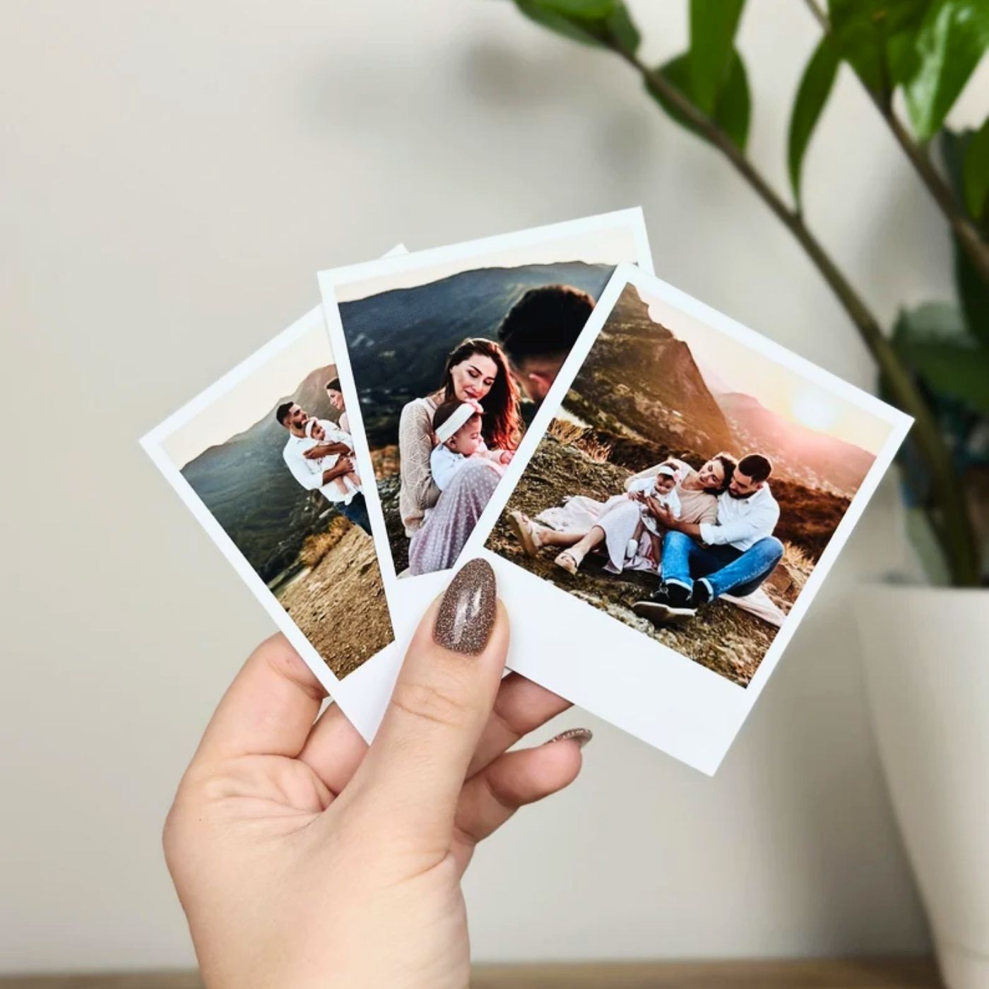 Brandian Customised Mini Photo Print Personalized Gifts with Your Photos Add Emojis & Text Gift Multicolour 4 X 3 Inches, White,